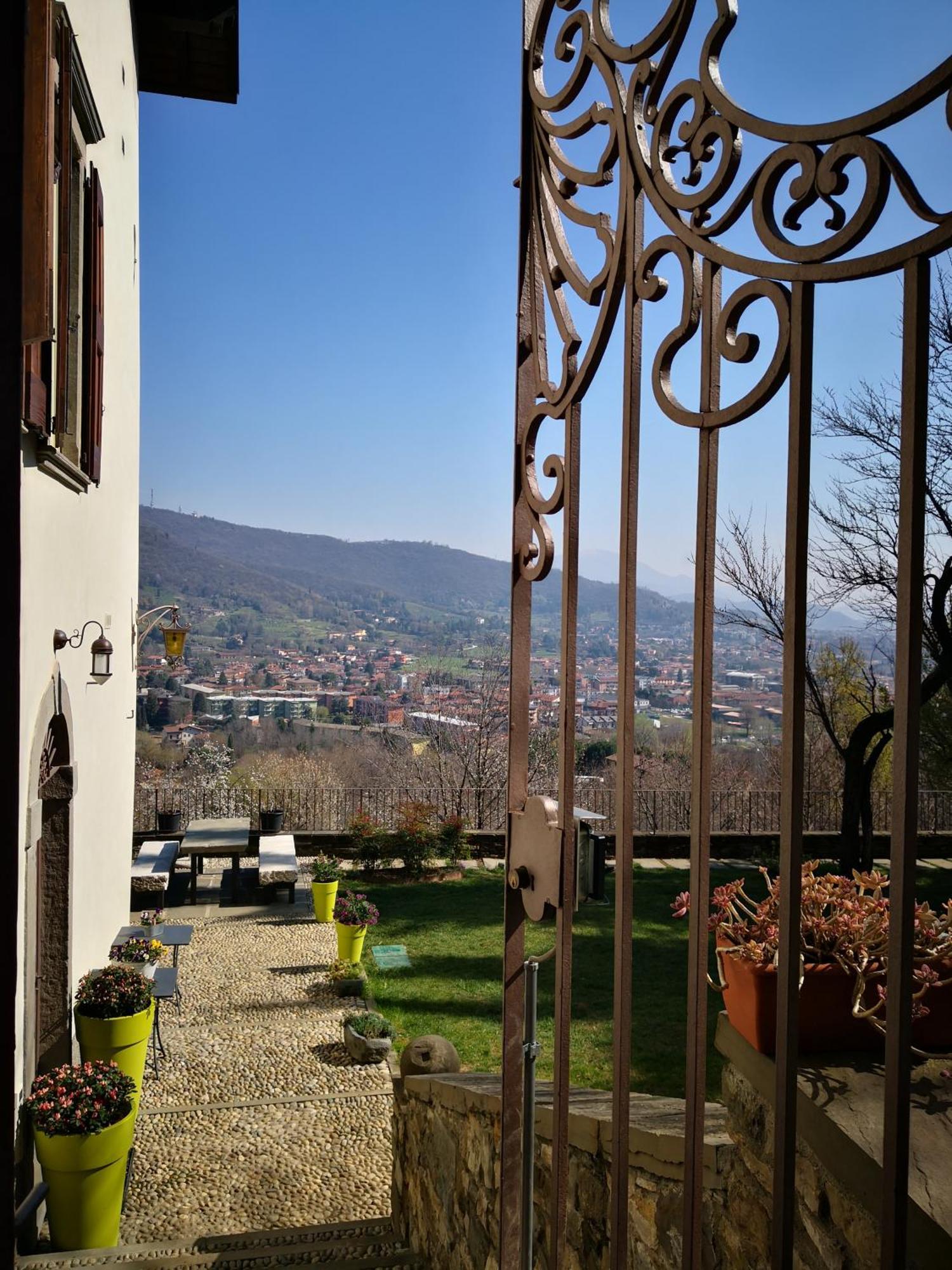 B&B Dimora Delle Donnole Bergamo Alta Екстериор снимка